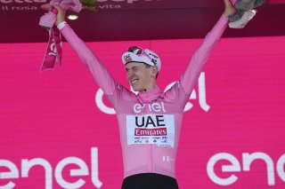 Un nouveau maillot rose pour Pogacar KEYSTONE/AP/Gian Mattia D'Alberto